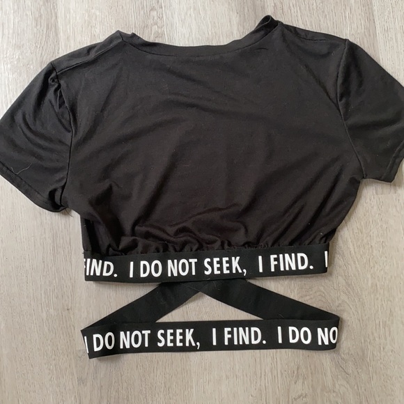 X strap Crop Top - Picture 2 of 2